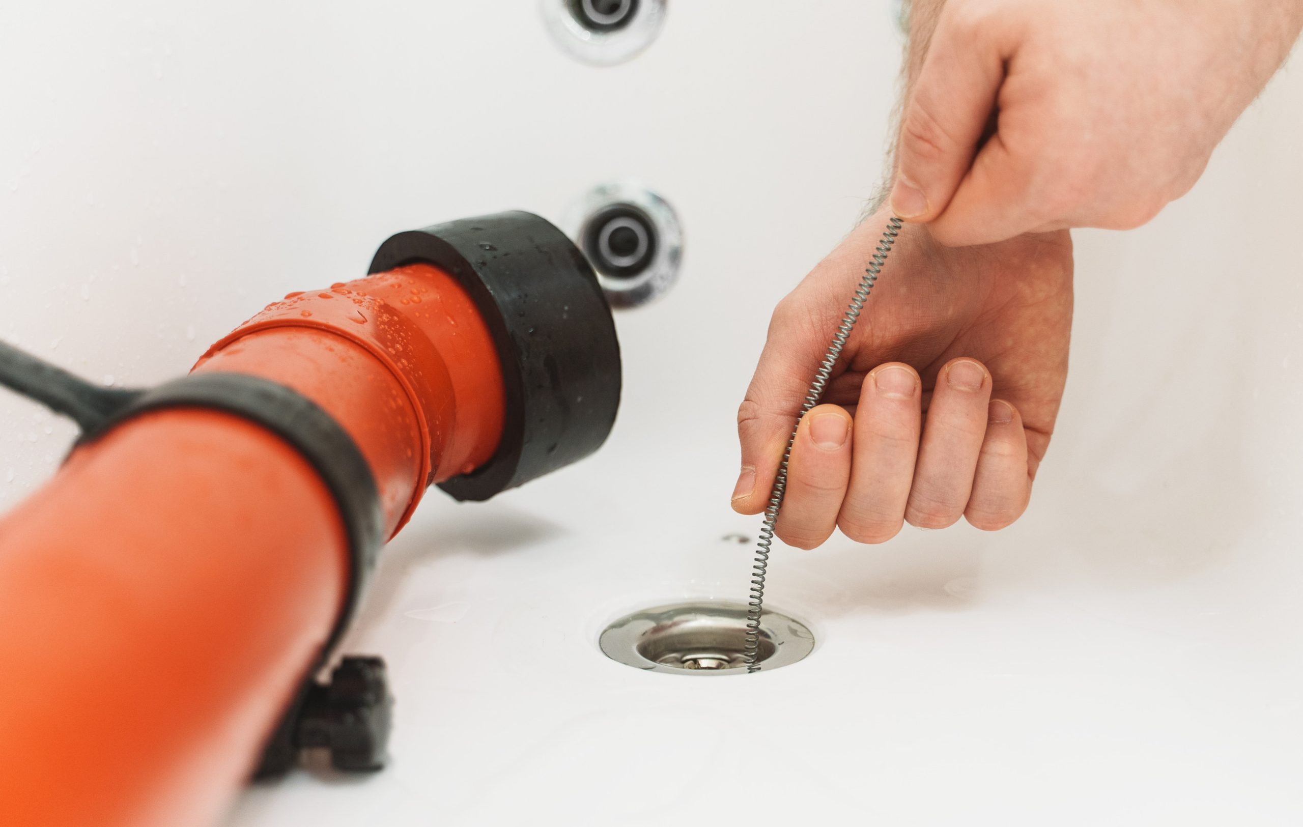 how to use a drain pipe auger