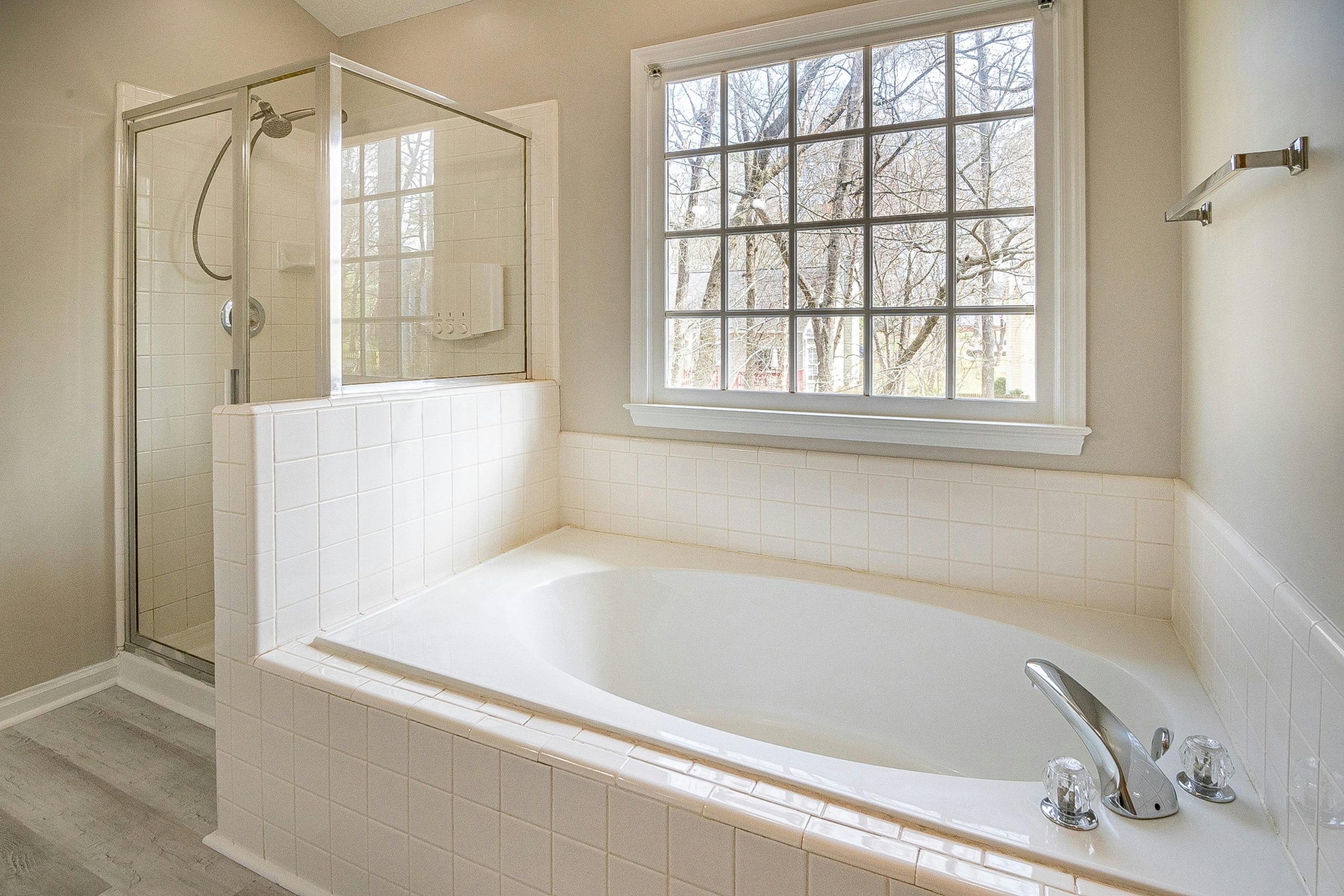 How to Fix a Dripping Bathtub Faucet